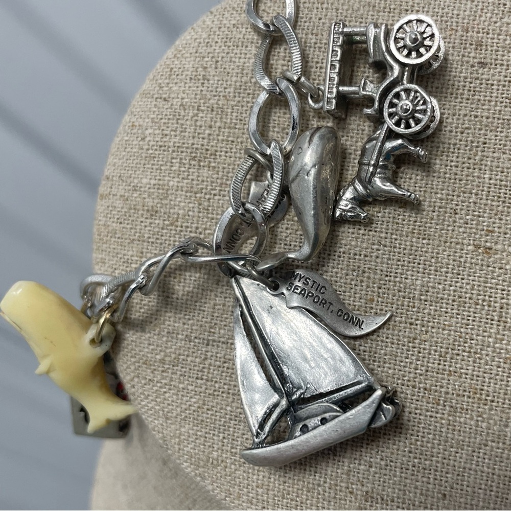 Vintage Charm Bracelet w/ 8 charms from all over - Picture 11 of 16